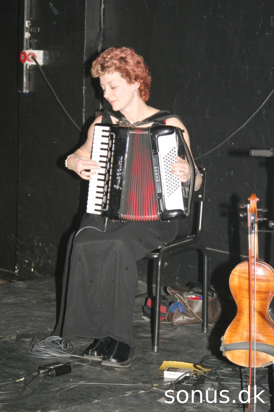 Karen Tweed p&aring; scenen i Kbh